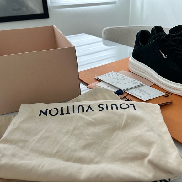 Louis Vuitton men sneakers 8- they fit liked a 9 - Picture 2 of 3